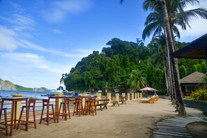 Quầy bar trên bãi biển
