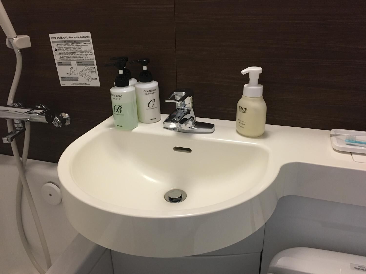 combined shower/bathtub, free toiletries, hair dryer, slippers