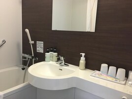 花灑/浴缸組合、免費梳洗用品、風筒、拖鞋