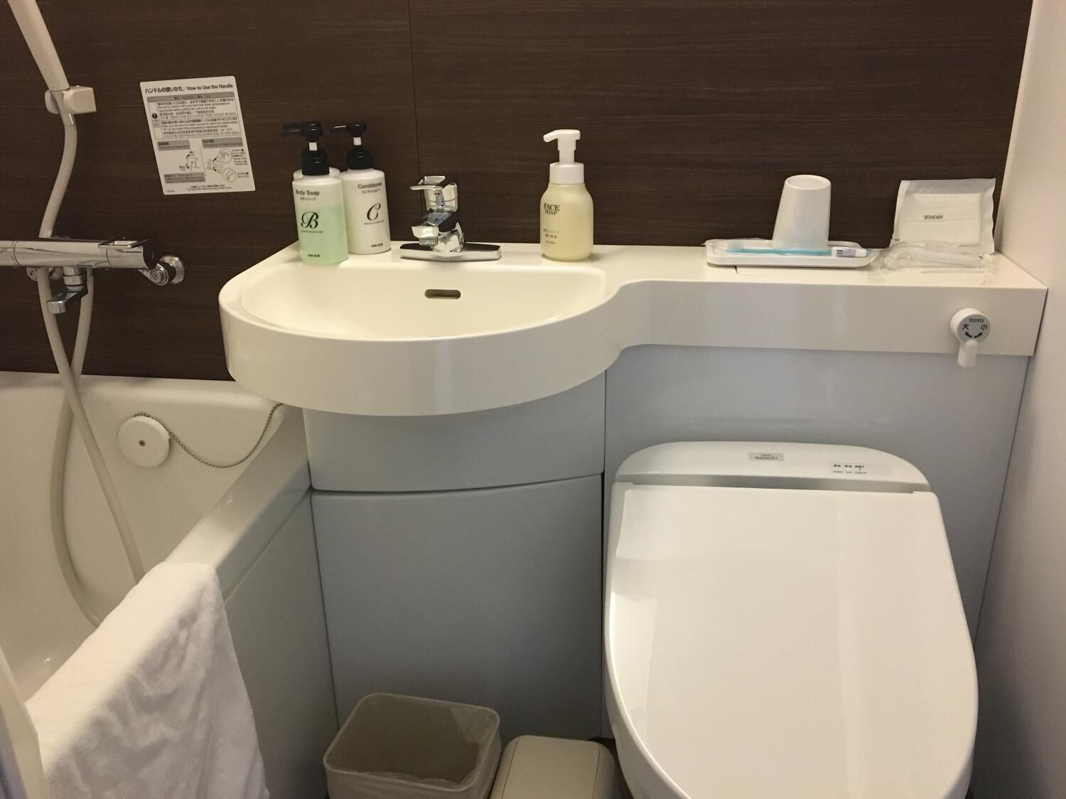 combined shower/bathtub, free toiletries, hair dryer, slippers