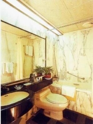 Artículos de higiene personal gratuitos, secador de pelo y toallas