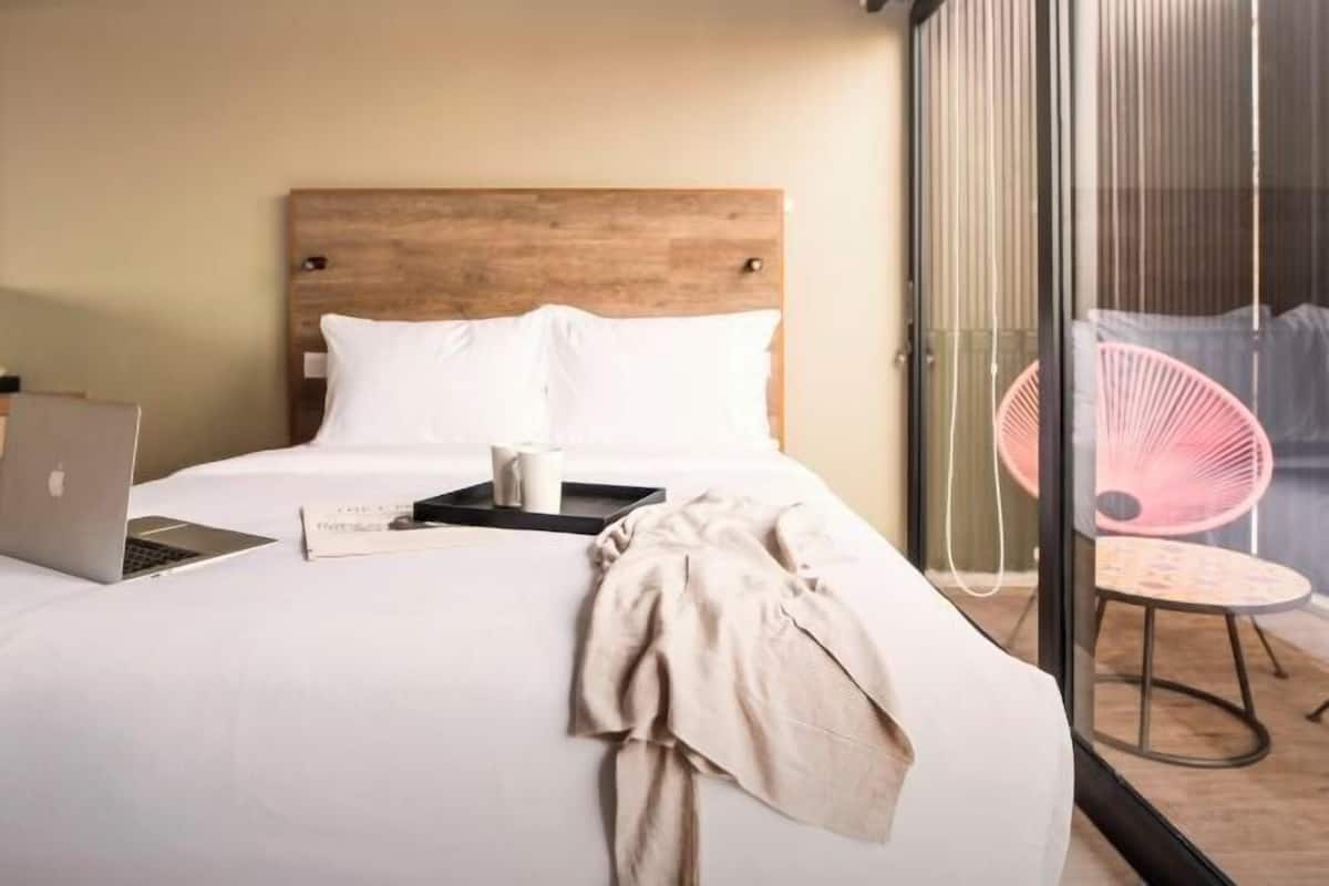 Premium bedding, in-room safe, free WiFi, bed sheets