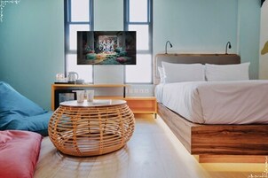 Premium bedding, in-room safe, free WiFi, bed sheets