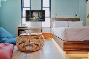 Premium bedding, in-room safe, free WiFi, bed sheets - Cara Cara Inn (Kuta)