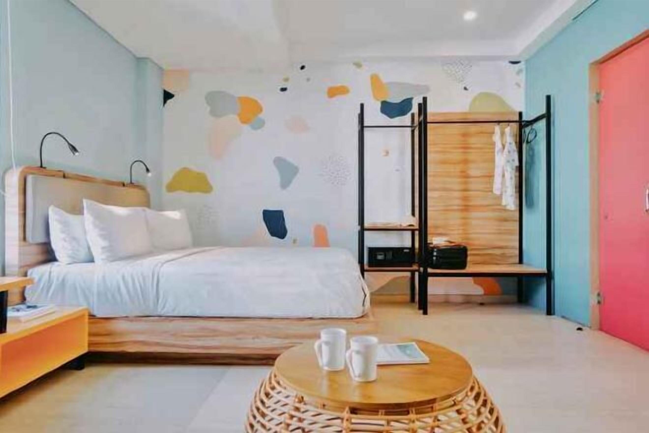 Premium bedding, in-room safe, free WiFi, bed sheets