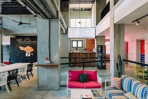 Lobby sitting area - Cara Cara Inn (Kuta)