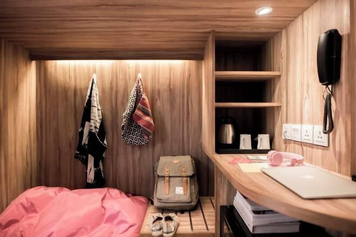 Premium bedding, in-room safe, free WiFi, bed sheets