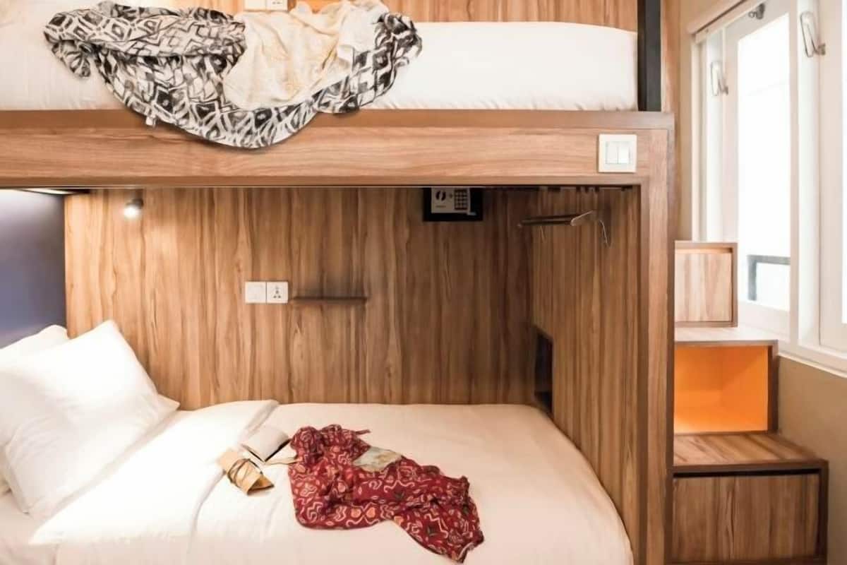 Premium bedding, in-room safe, free WiFi, bed sheets