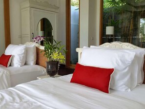 Kamer, 1 twee- of 2 eenpersoonsbedden, en-suite badkamer, uitzicht op tuin | 5 slaapkamers, luxe beddengoed, een minibar, een bureau