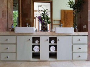 Double or Twin Room, Ensuite, Garden View | Bathroom
