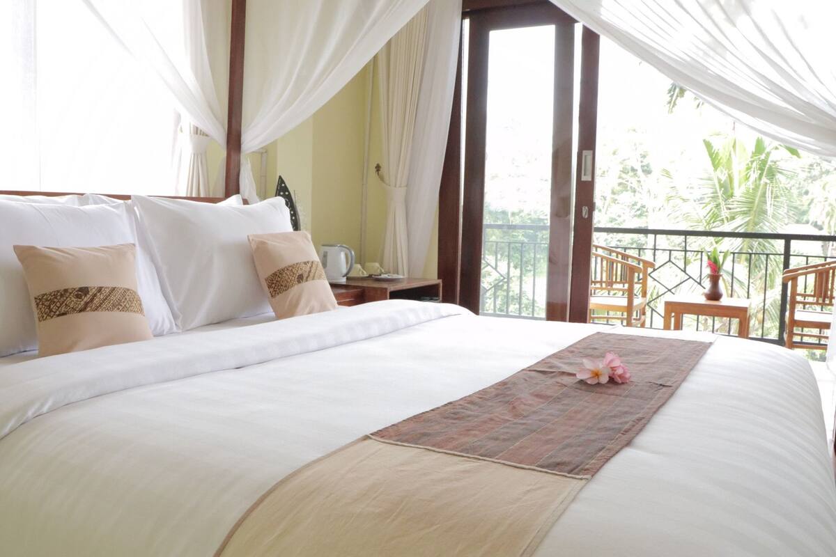 1 bedroom, premium bedding, minibar, in-room safe