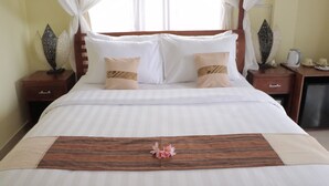 Deluxe Room, 1 Bedroom, Pool View | 1 bedroom, premium bedding, minibar, in-room safe - Doni House & Villa (Ubud)