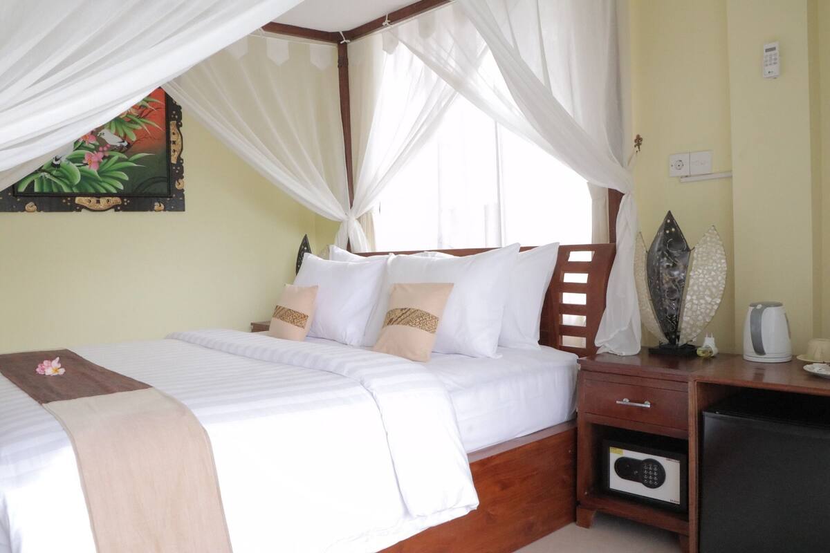 Deluxe Room, 1 Bedroom, Pool View | 1 bedroom, premium bedding, minibar, in-room safe