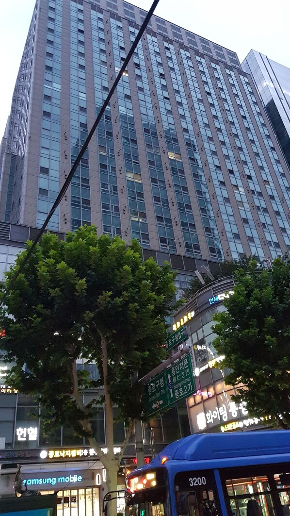 Front of property - Circle House - Jongno (Seoul)