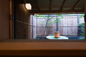 House (1Double bed, 2Single beds, 2Futons). | Bathroom | Separate tub and shower, deep soaking tub, free toiletries, hair dryer - Kyo-machiya Stay Takasegawa Shichijo (Kyoto)