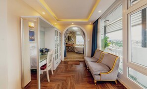 Penthouse, 2 Bedrooms | Soundproofing, free WiFi, bed sheets - Khach san Empress Da Lat (Da Lat)