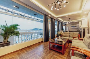 Penthouse, 2 Bedrooms | Soundproofing, free WiFi, bed sheets