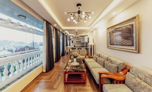 Penthouse, 2 Bedrooms | Soundproofing, free WiFi, bed sheets - Khach san Empress Da Lat (Da Lat)