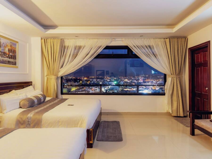 Deluxe Quadruple Room, 2 Queen Beds (with Window) | Soundproofing, free WiFi, bed sheets