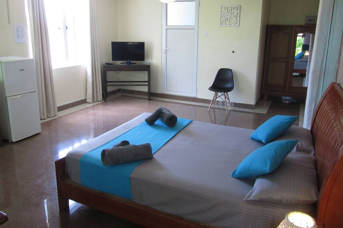 Habitación doble superior | Caja fuerte, escritorio, cunas gratuitas y wifi gratis