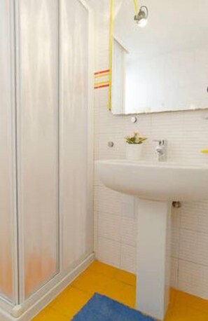 Duplex, 1 Bedroom | Bathroom | Shower, hair dryer, bidet, towels - Mario Apartment 2578 (Venice)