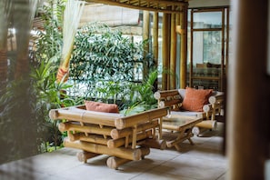 King Suite with Pool View | In-room safe, free WiFi, bed sheets - Bloomfield Umalas (Kerobokan)