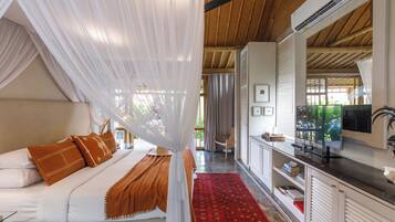Deluxe Double or Twin With Pool View | In-room safe, free WiFi, bed sheets