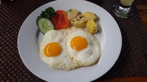 Food and drink - Kencana Ubud (Ubud)