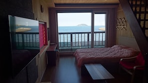 Ropa de cama de alta calidad, colchones con efecto memoria y escritorio