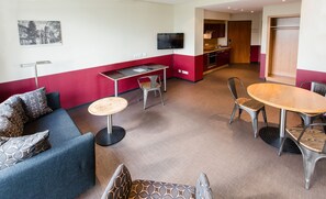 Suite, Parkblick (Our Best) | Eigene Kochnische | Kühlschrank, Herdplatte, Toaster, Kochgeschirr/Geschirr/Besteck