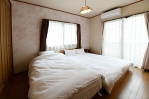 Family House | 3 bedrooms, blackout curtains, iron/ironing board, free WiFi - Largo (Tokyo)