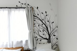 3 habitaciones, cortinas blackout y tabla de planchar con plancha 