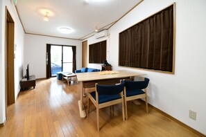 Family House | In-room dining