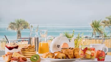 Kontinental frukost varje dag (EUR 17 per person)