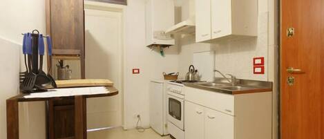 Apartment, 1 Bedroom | Private kitchenette | Fridge, stovetop, cookware/dishes/utensils