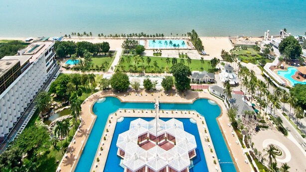 A resort with a large central pool, multiple smaller pools, and a beach area. - Ambassador City Jomtien Pattaya - Garden Wing (Sattahip)