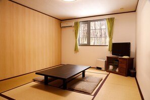 Habitació tradicional (Japanese-Style) | Escriptori, wifi gratuïta i roba de llit 