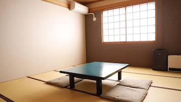 Japanese-Style Room | Desk, free WiFi, bed sheets