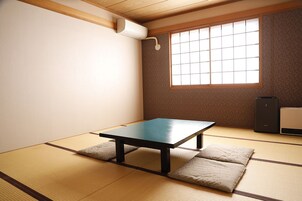 Quarto tradicional (Japanese-Style) | Escrivaninha, Wi-Fi de cortesia, roupa de cama