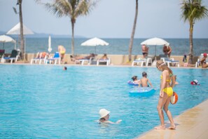 3 outdoor pools, pool umbrellas, sun loungers
