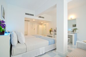 Economy Studio Twin Room | Cofres nos quartos, quartos à prova de som, Wi-Fi de cortesia