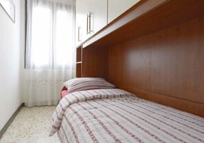 1 habitación, tabla de planchar con plancha y wifi gratis 