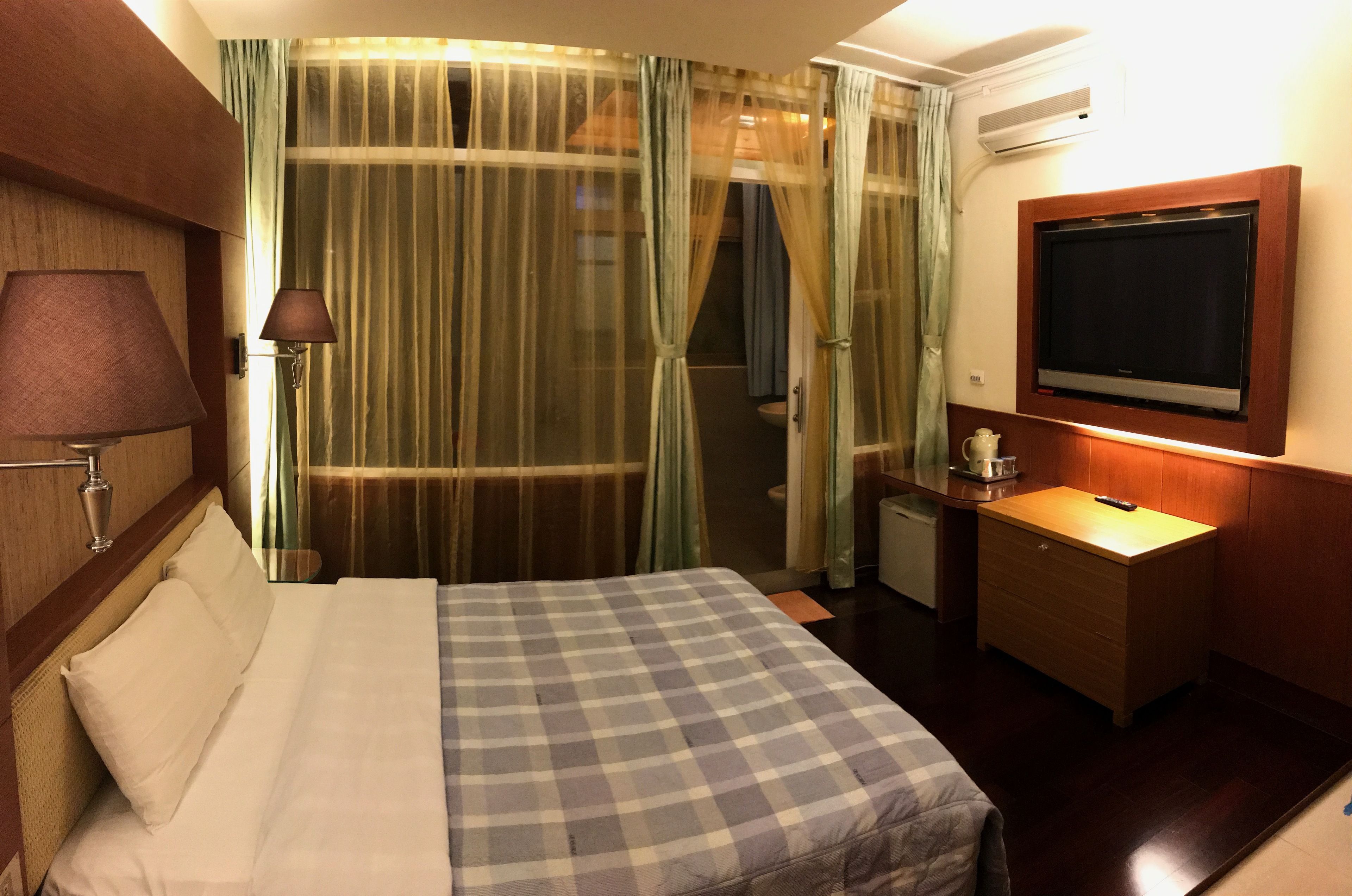 elite double room | blackout curtains, free wifi, bed sheets