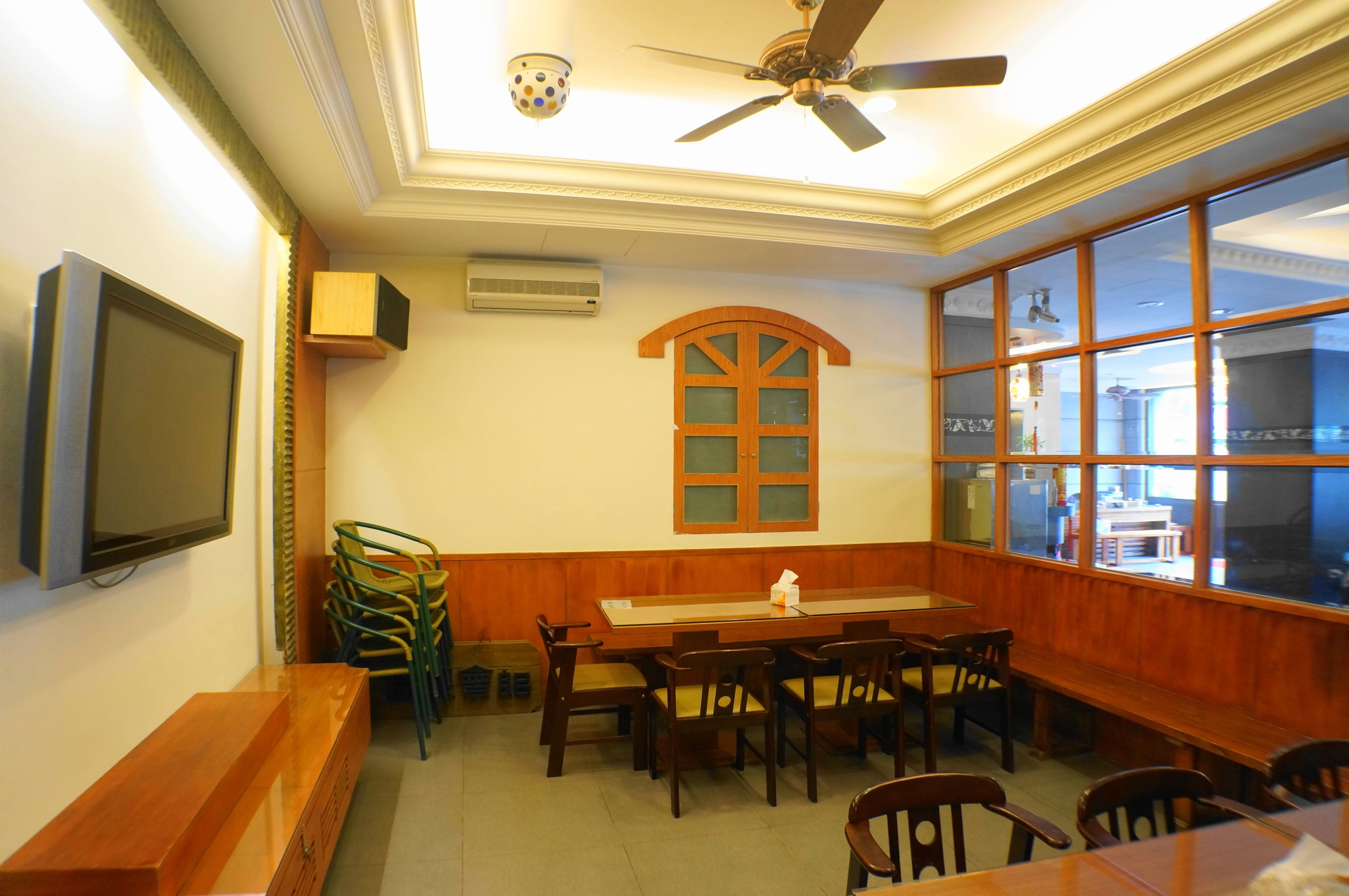 free buffet breakfast