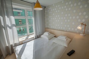 Apartment | In-room safe, desk, laptop workspace, iron/ironing board