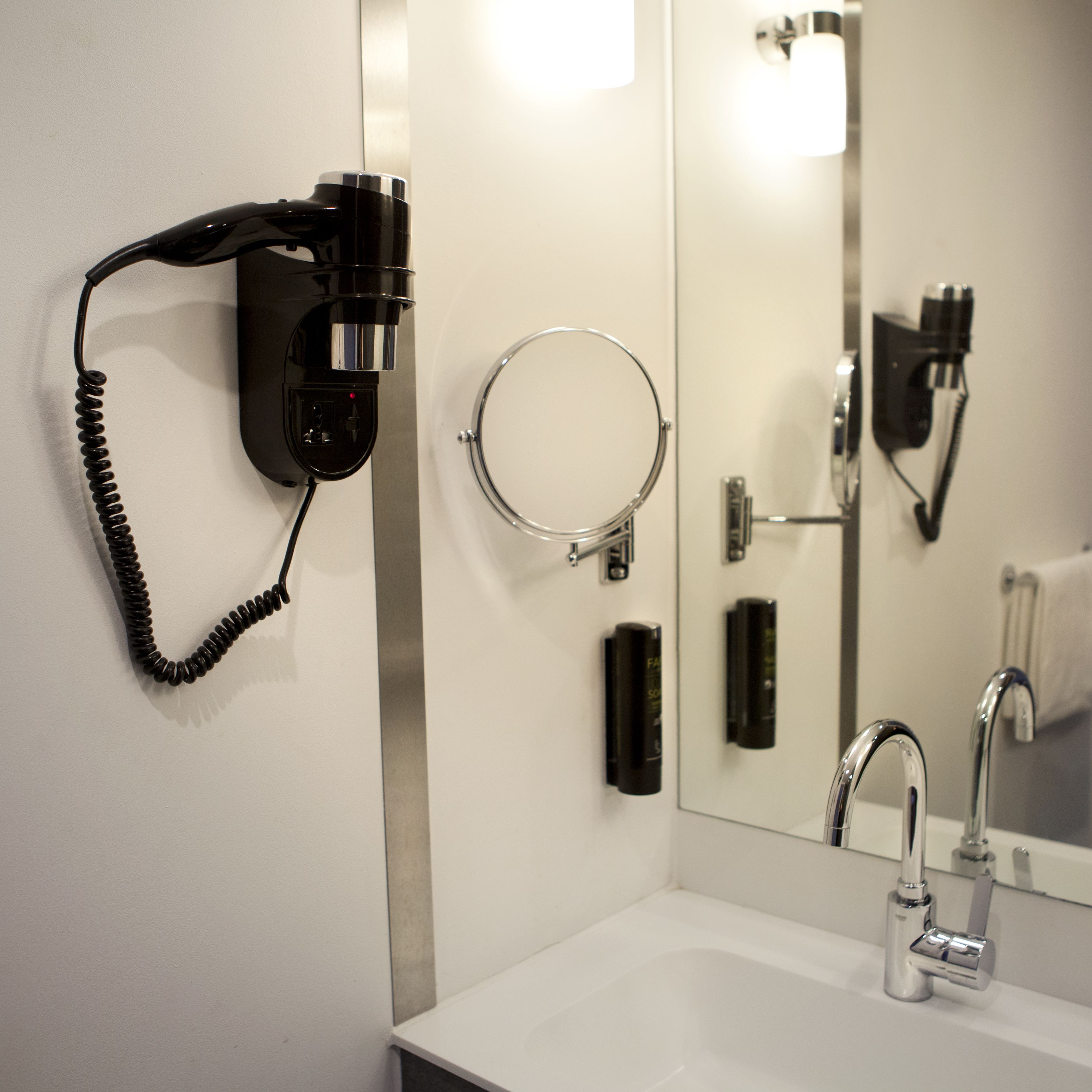 double room | bathroom | shower, free toiletries, hair dryer, towels