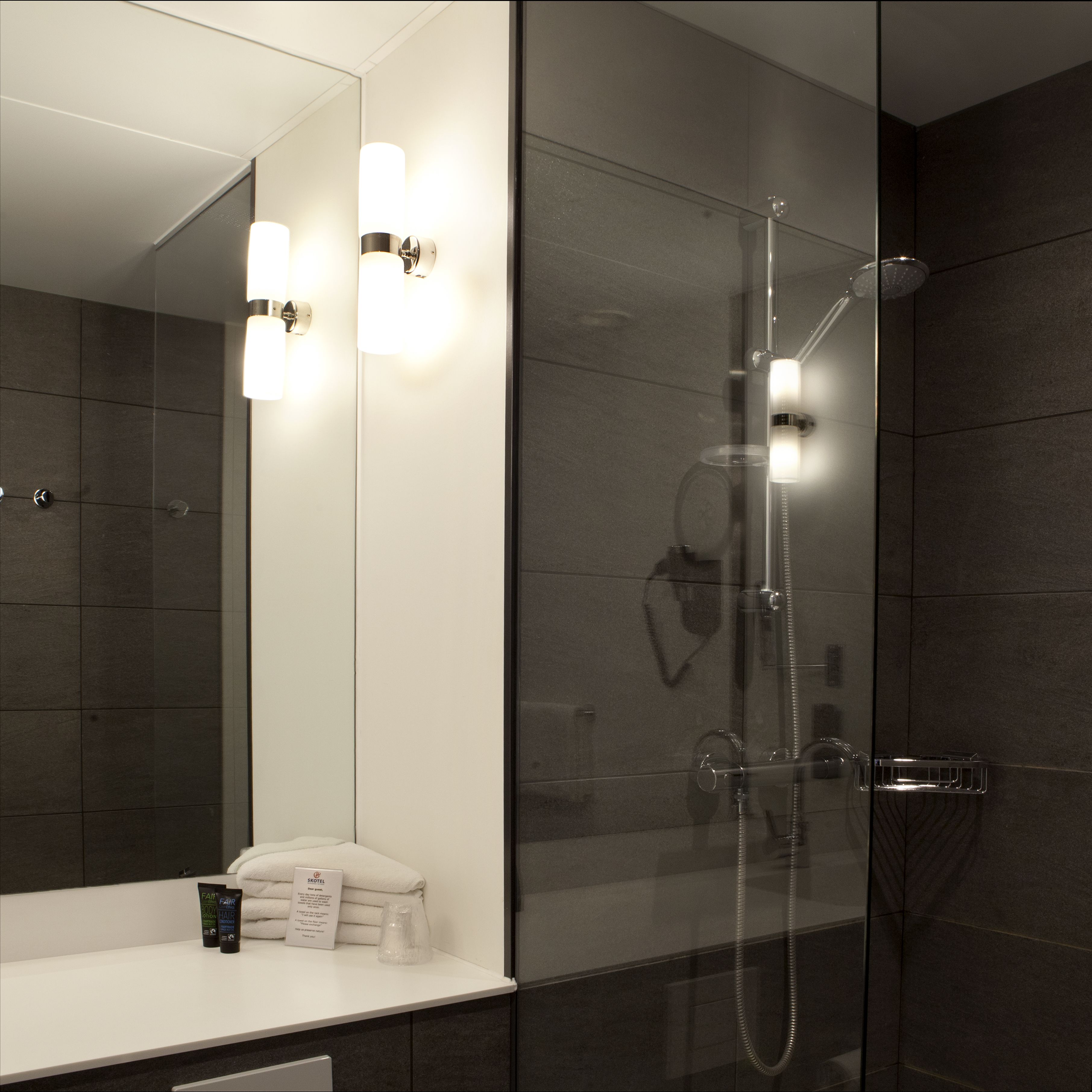 double room | bathroom | shower, free toiletries, hair dryer, towels