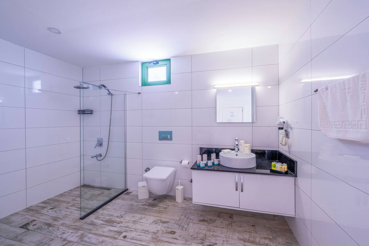 family triple room, multiple beds, garden view, mountainside | bathroom | shower, free toiletries, hair dryer, towels