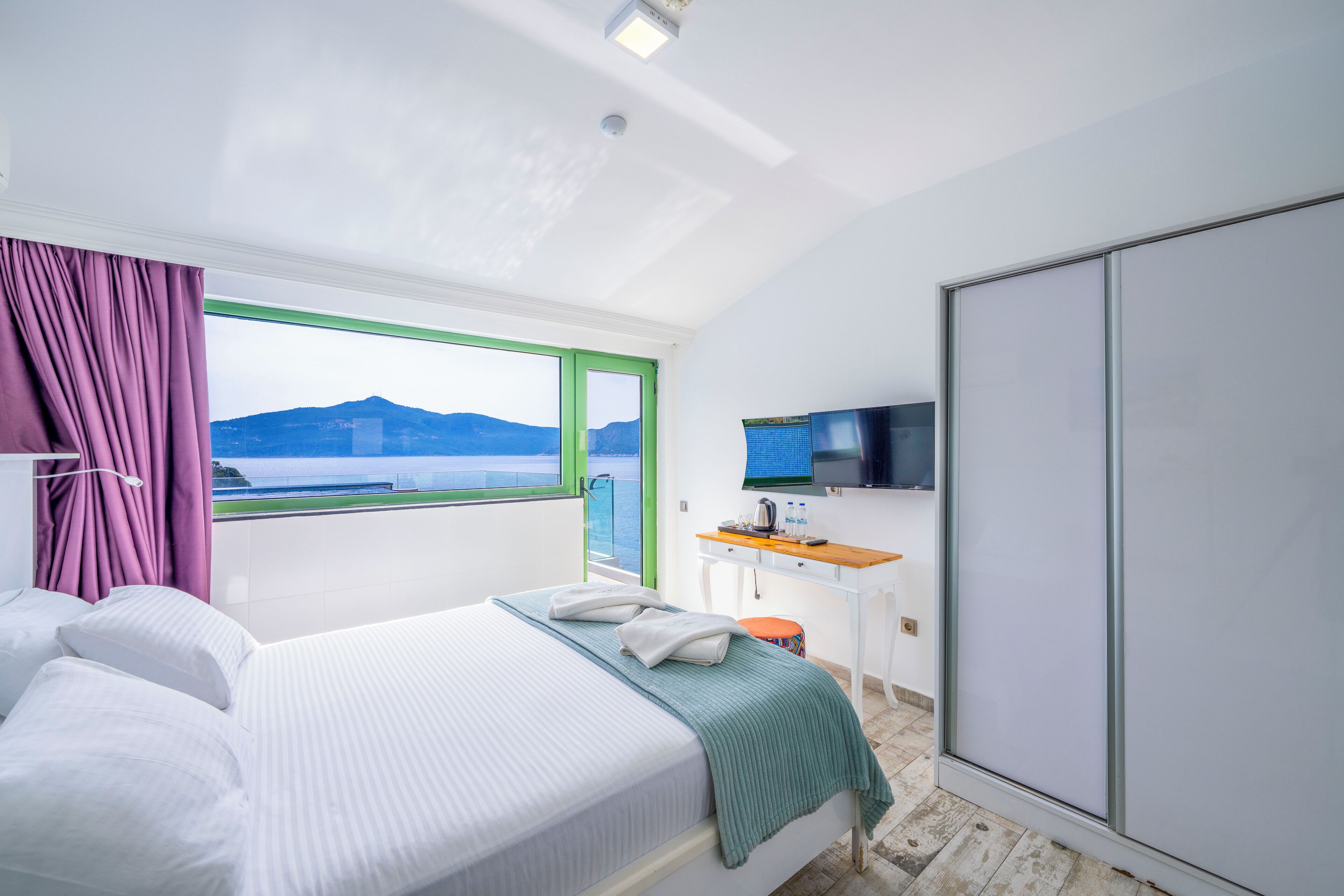 romantic double room | 1 bedroom, premium bedding, minibar, desk