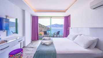 Deluxe Room | Premium bedding, minibar, desk, soundproofing